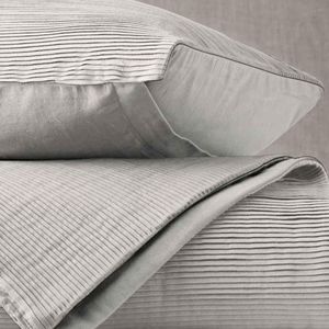 RESTORATION HARDWARE Petit Pleat Cotton Coverlet King / California King